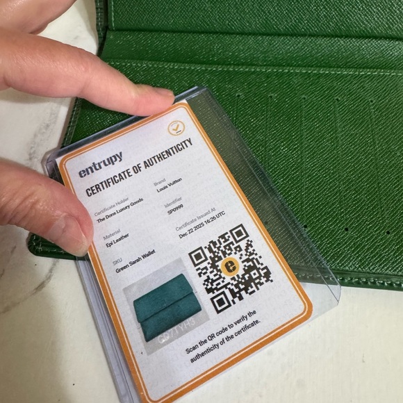 Louis Vuitton Epi GREEN Textured Wallet Like New! Authentic and Dust Bag - Picture 6 of 16